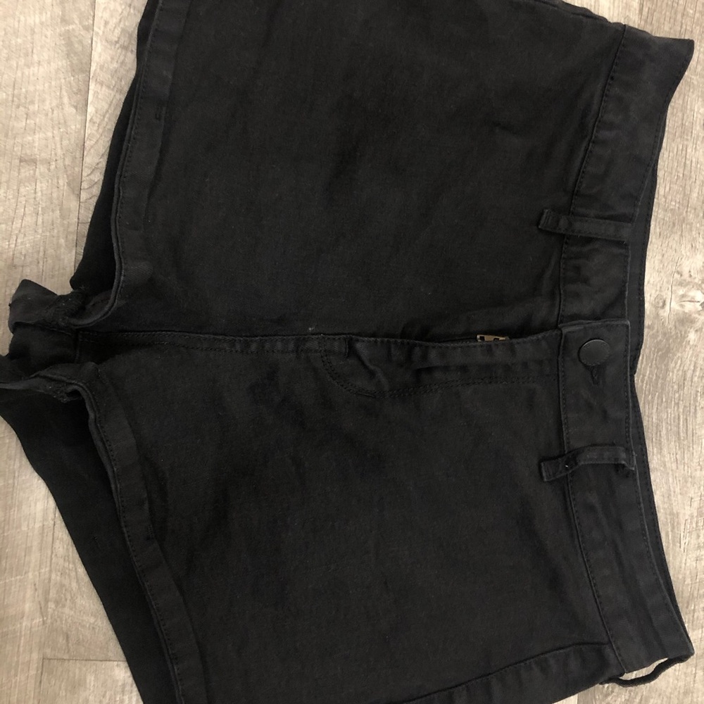 KENDALL & KYLIE black denim shorts